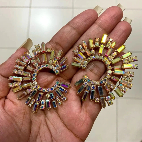 OPULENT CRYSTAL STARDUST EARRINGS - Picture 14 of 15